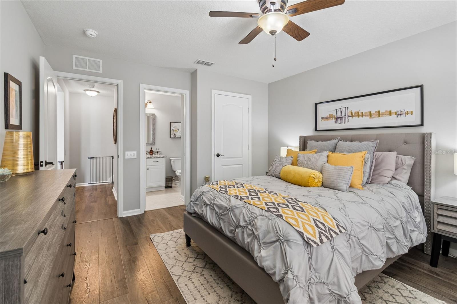 2nd bedroom with access to bathroom from bedroom and hallway
