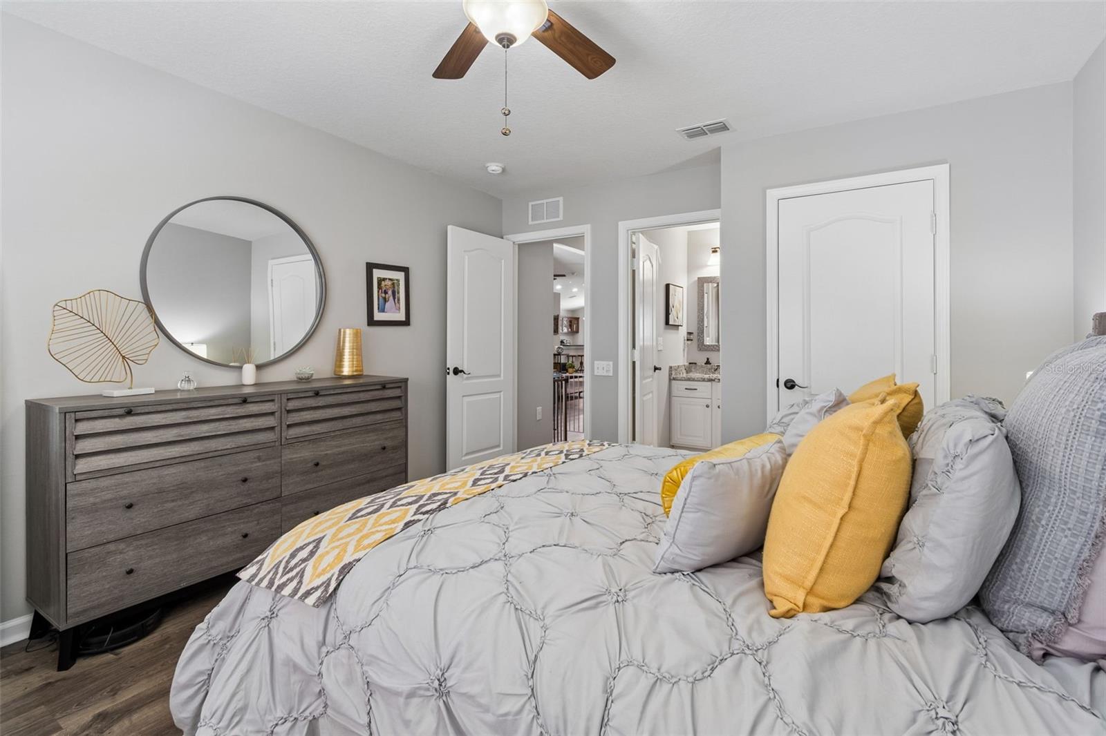 2nd bedroom with access to bathroom from bedroom and hallway