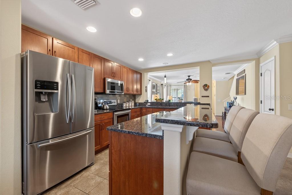 TB8507893