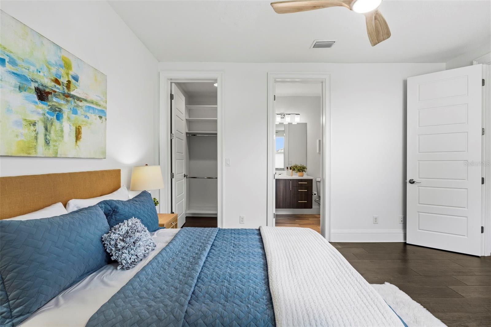 2nd Bedroom with En Suite bath and Walk-in Closet