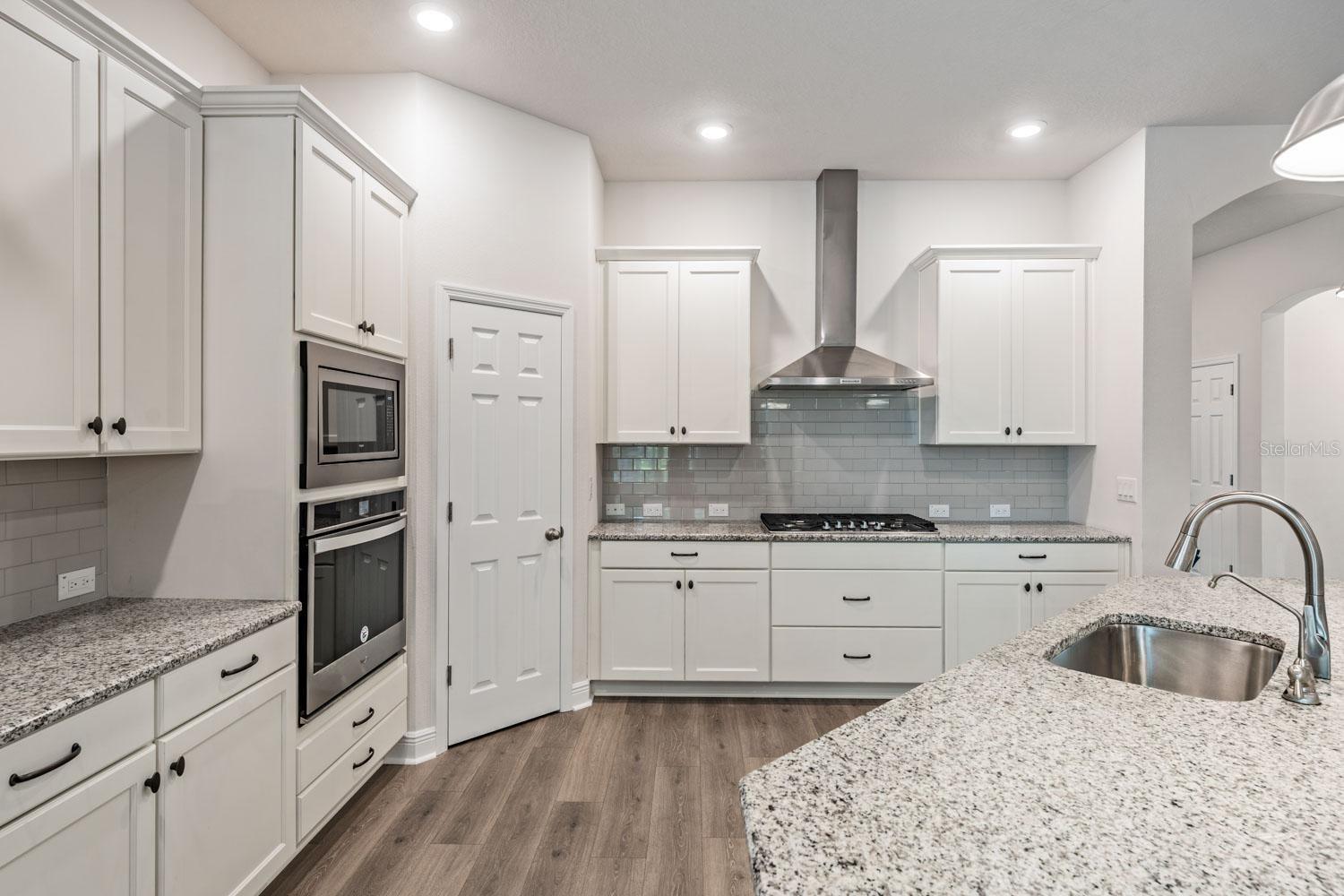 Separate cooktop with stainless vent hood