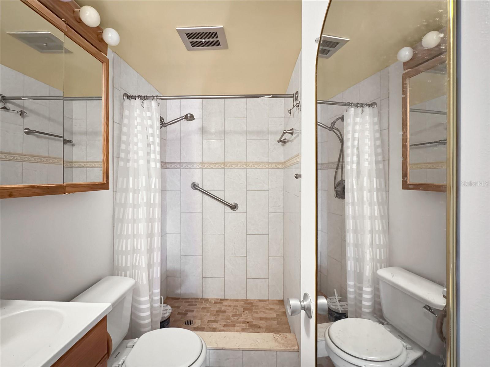 Bathroom for the ensuite bedroom