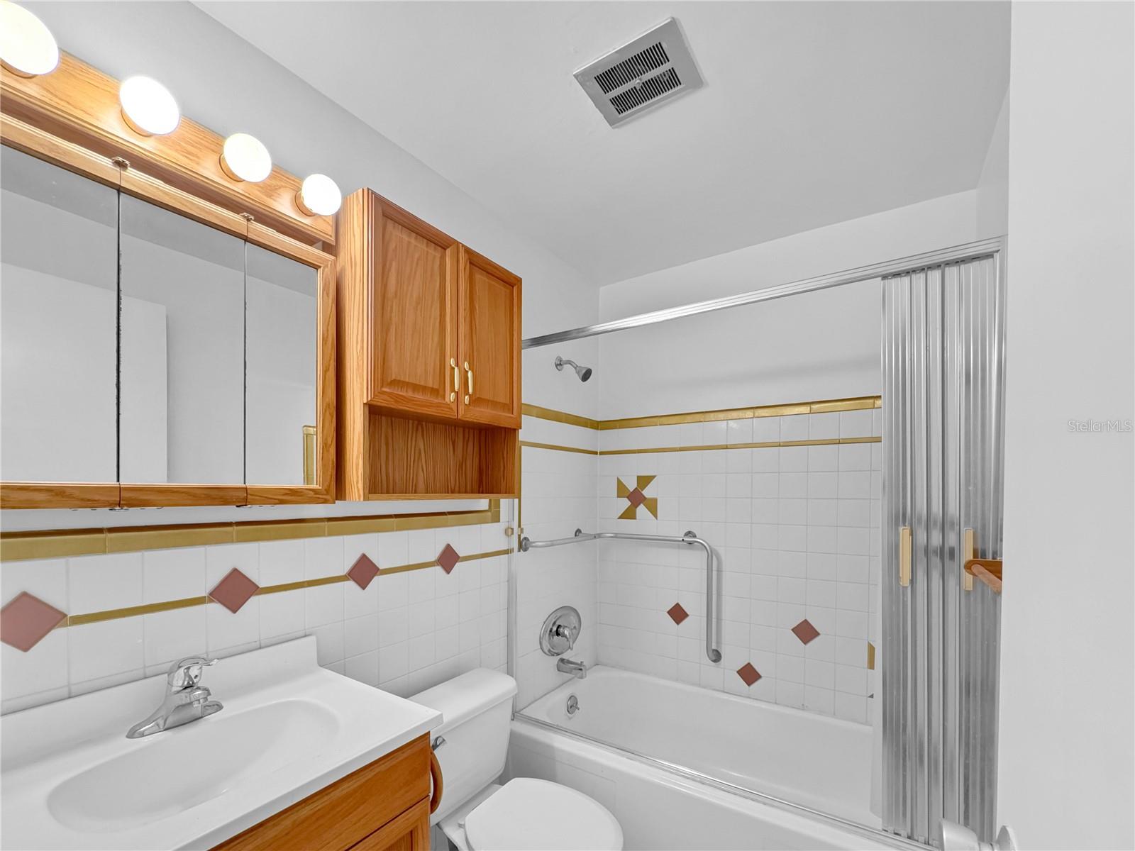 full bathroom for 2ns bedroom