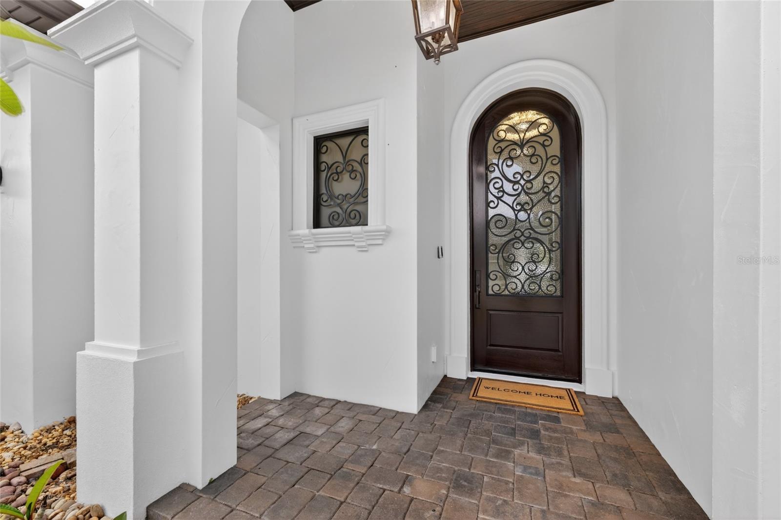 ENTRANCE PORCH