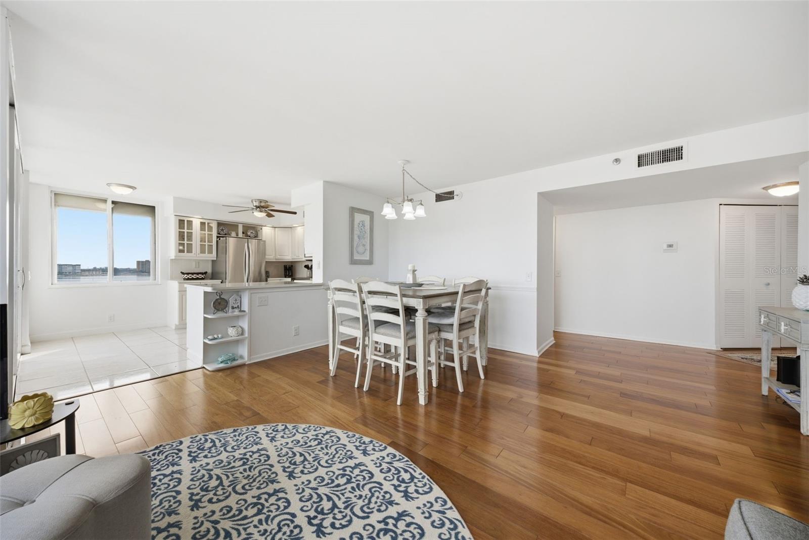 Living Room/Dining
