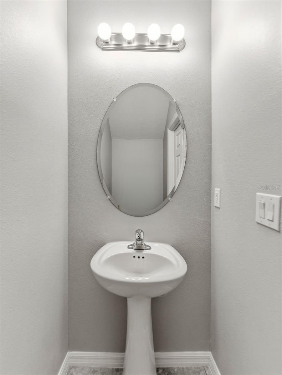 TB8508032