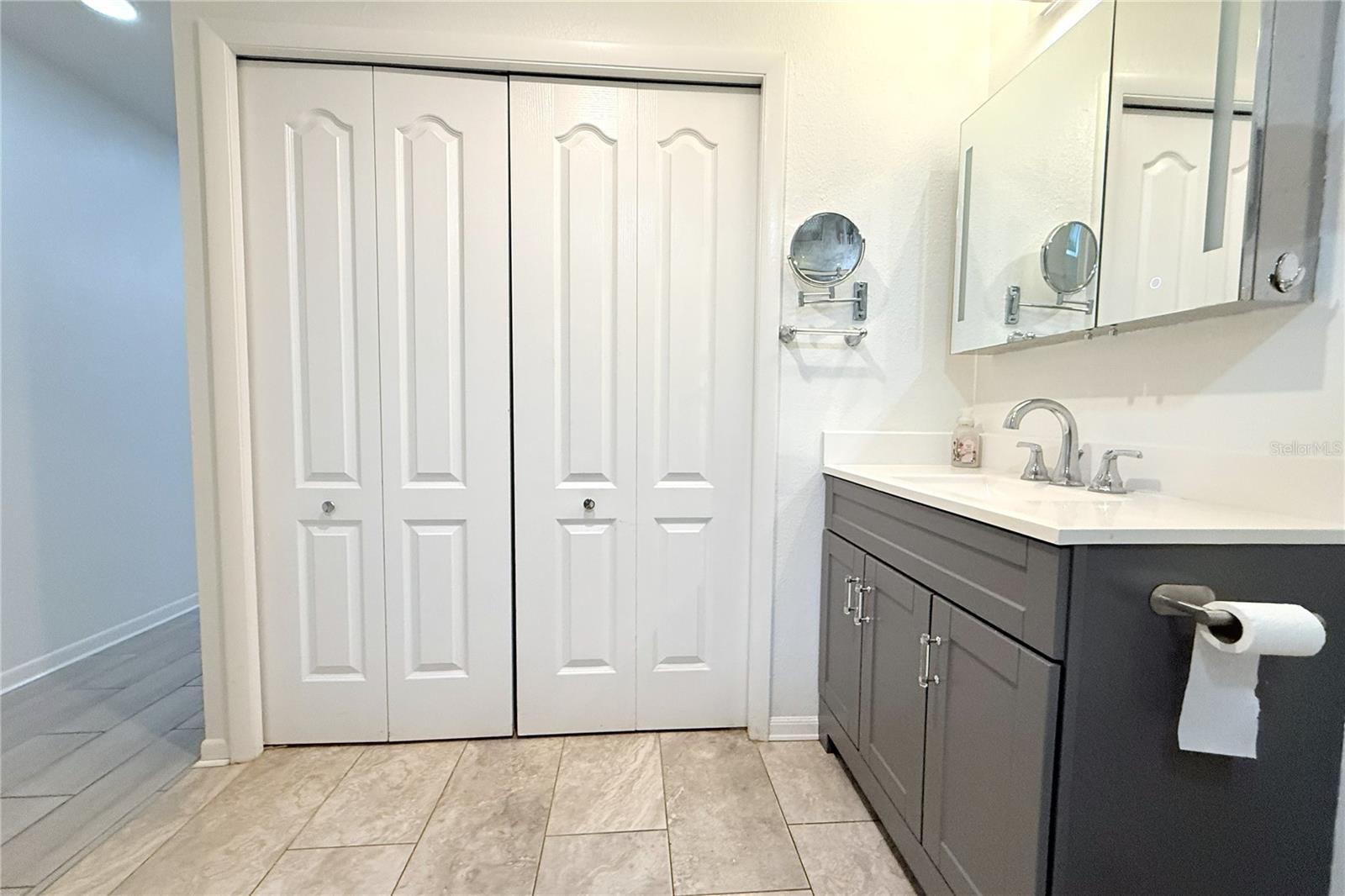 BATHROOM VIEW 5