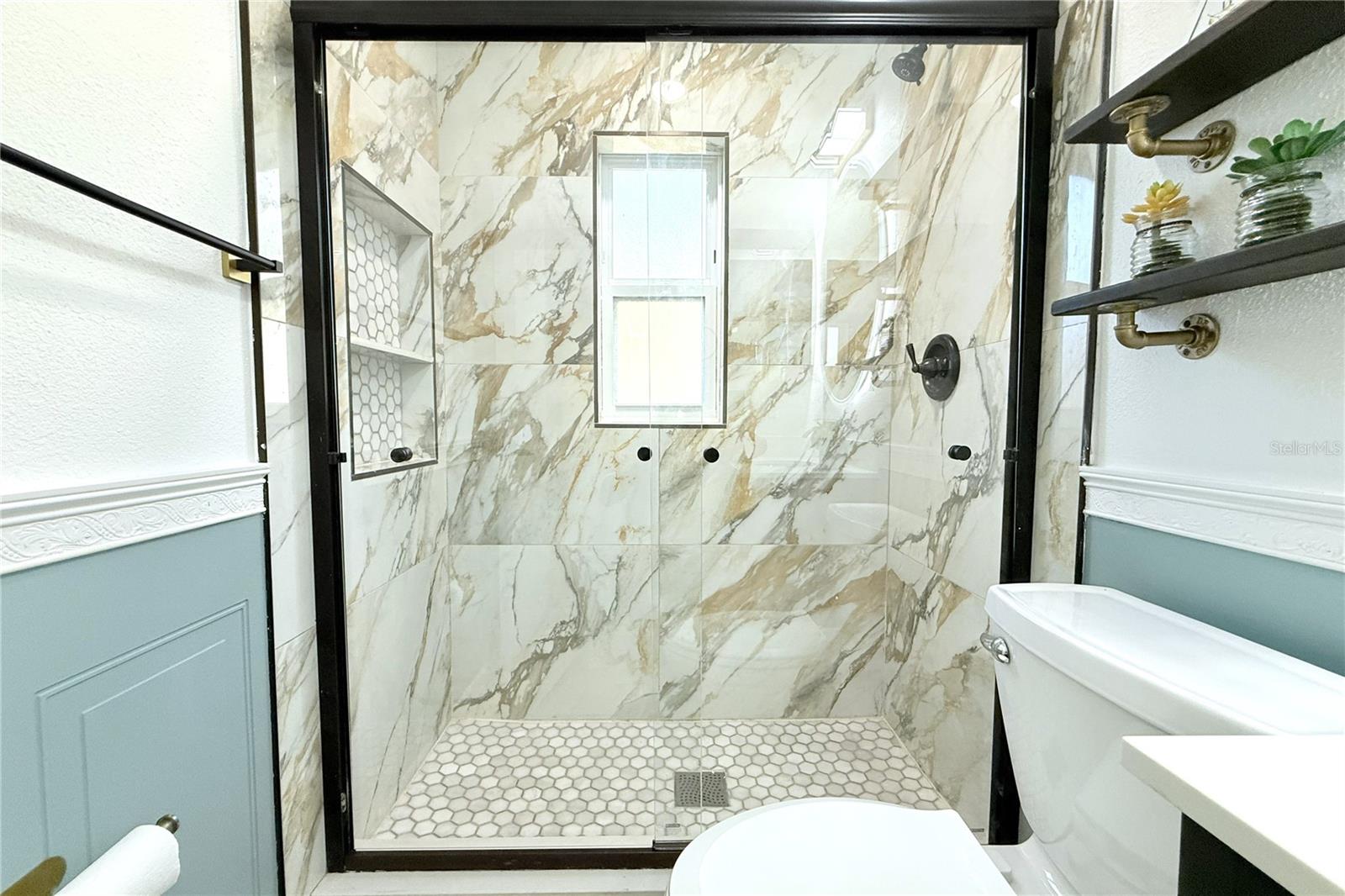 BATHROOM VIEW 8