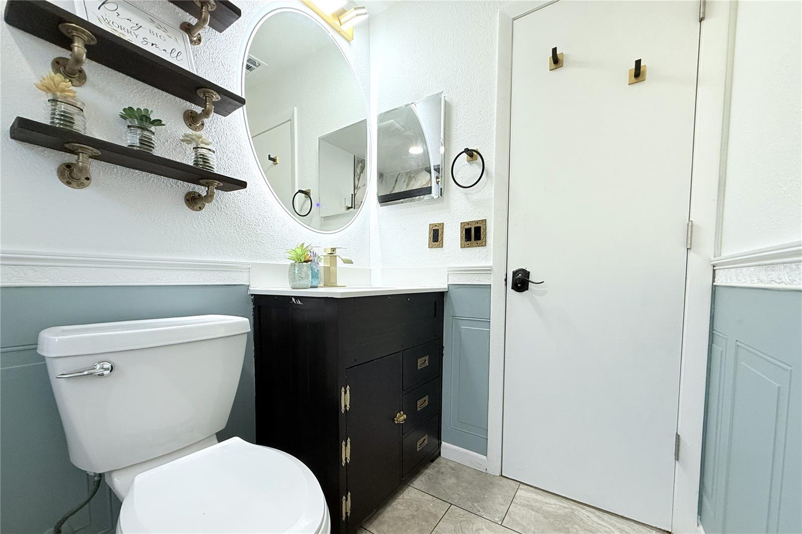 BATHROOM VIEW 9