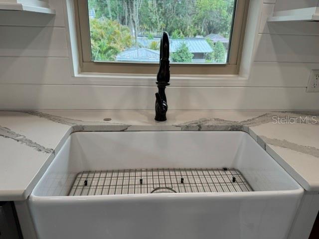 Farmhouse sink