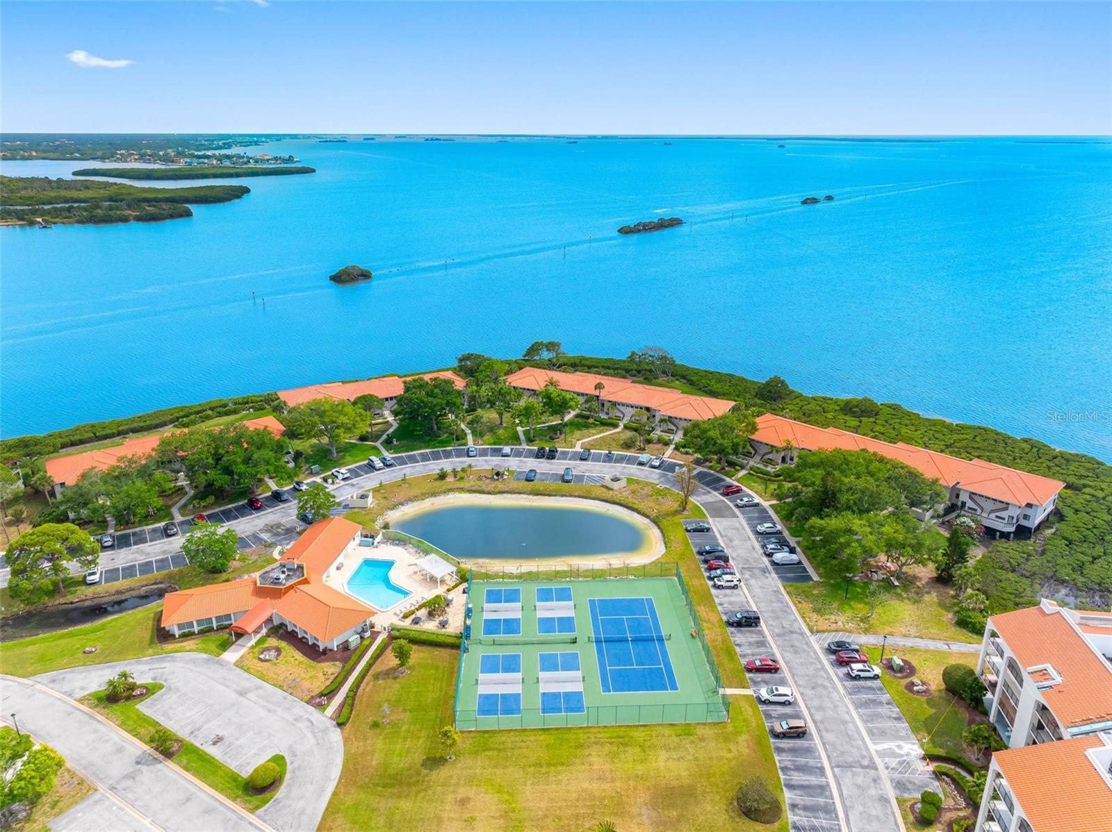 Clubhouse, Pool, Pickleball Courts, and Tennis.
