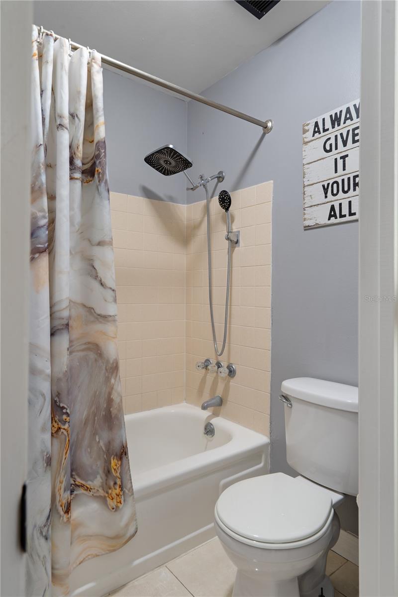 Bath 2 Tub/shower