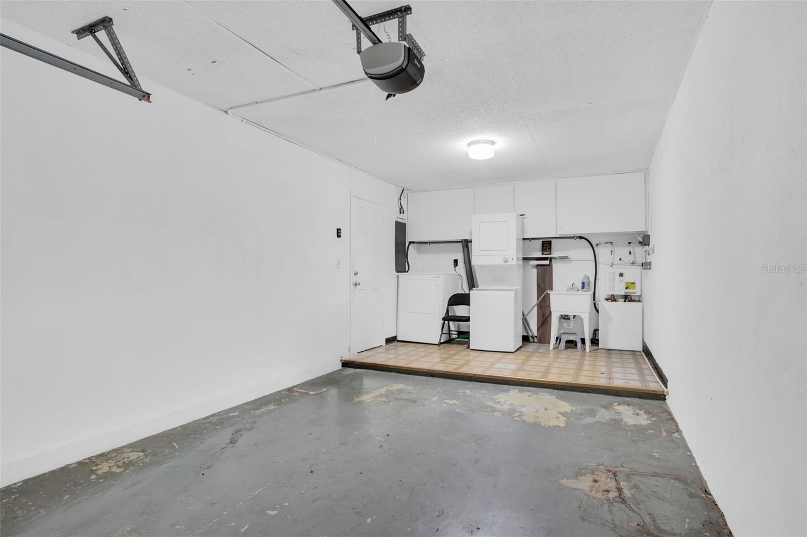 Come park you car AND your golf cart in this attached garage  - this is called "Livin' the good life!" ~
