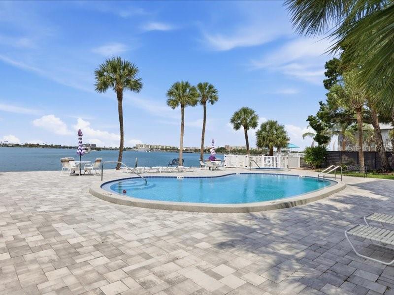 TB8508184