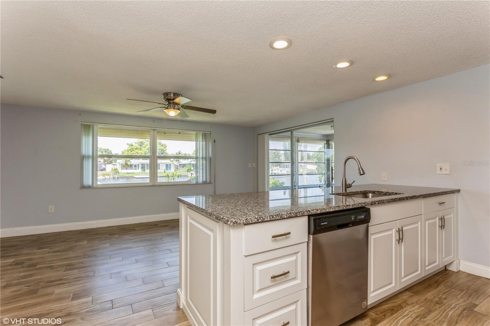 Kitchen \ Family room