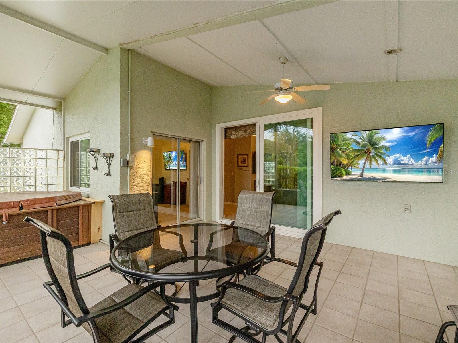Lanai off of Living room