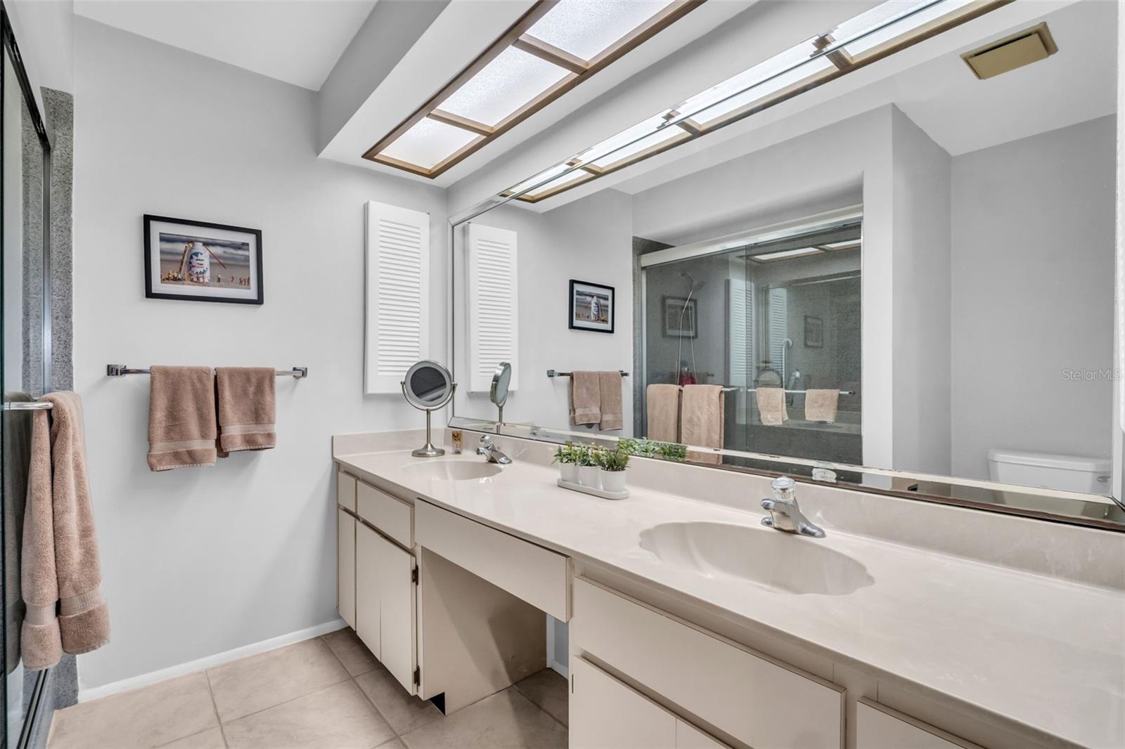 Ensuite bathroom with double sinks ~