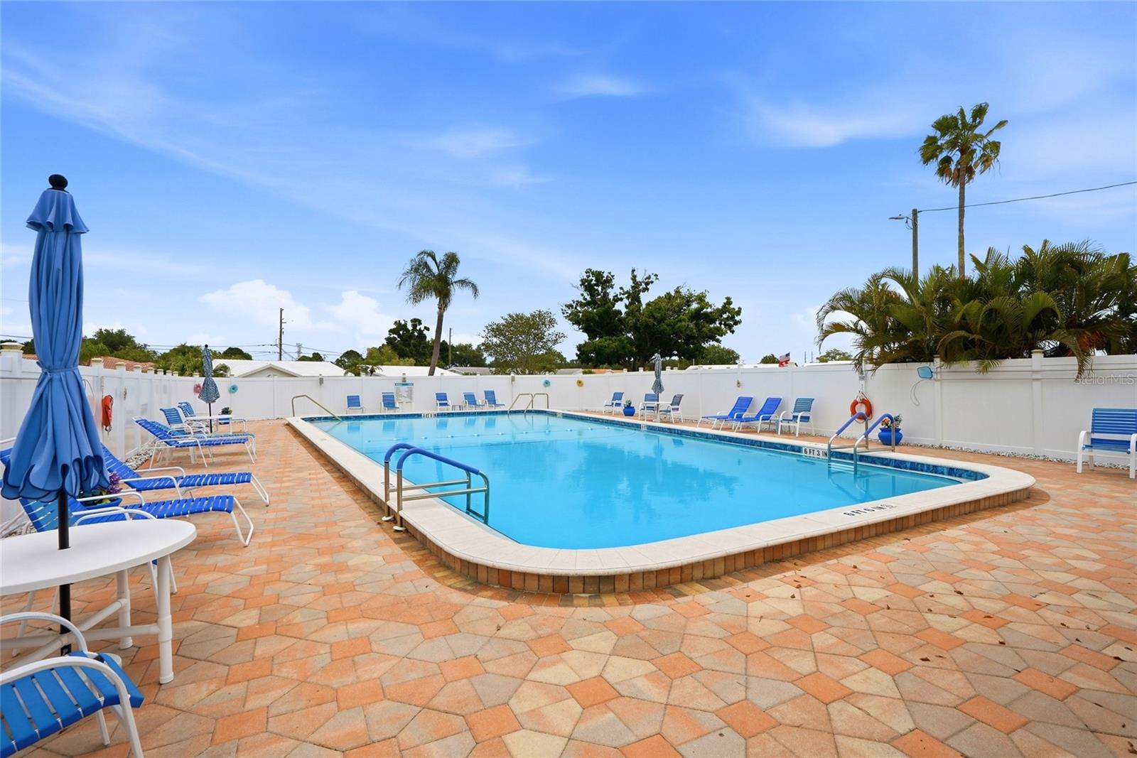 Pool is heated to 88 degrees,weather permitting.