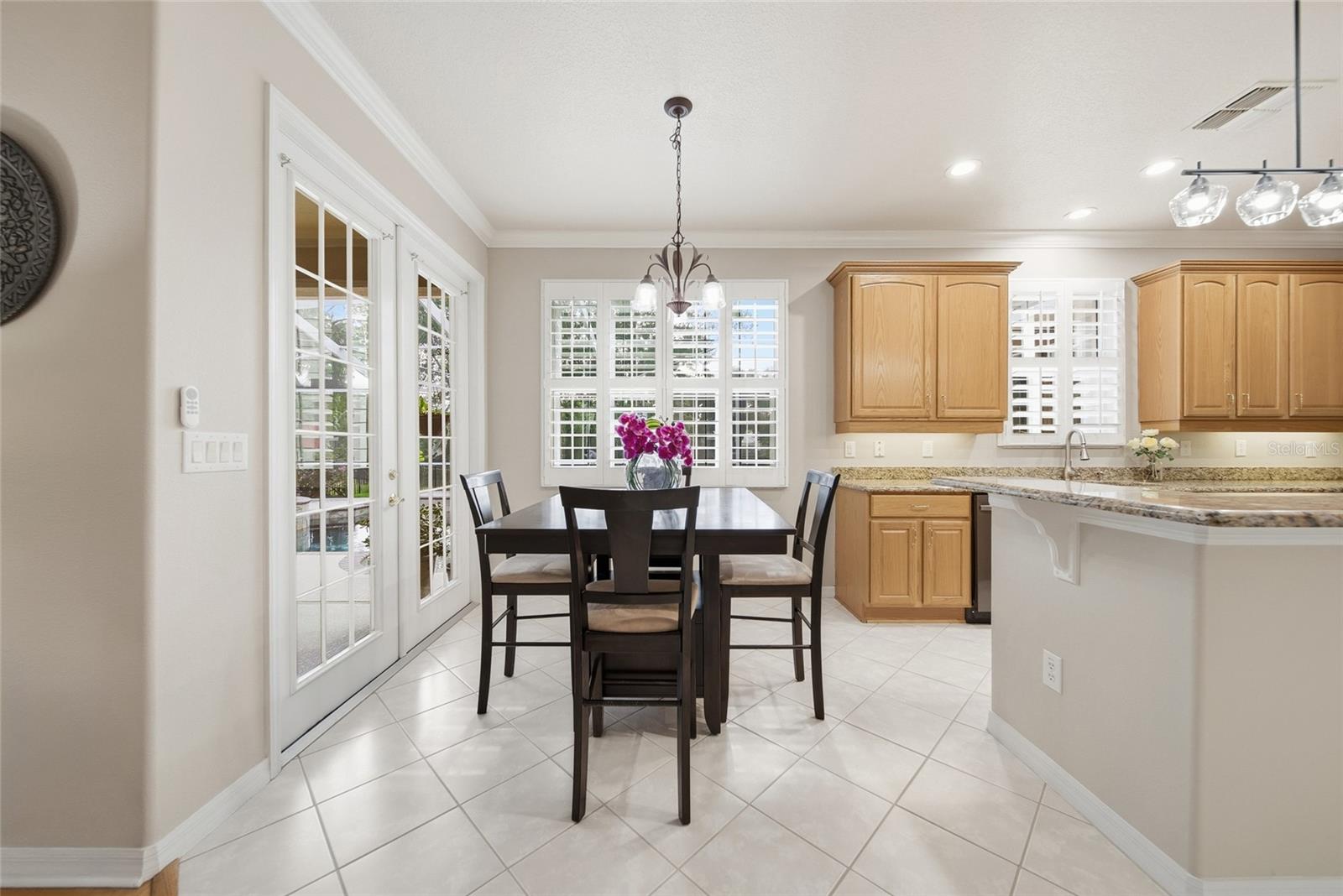 Eat-in kitchen