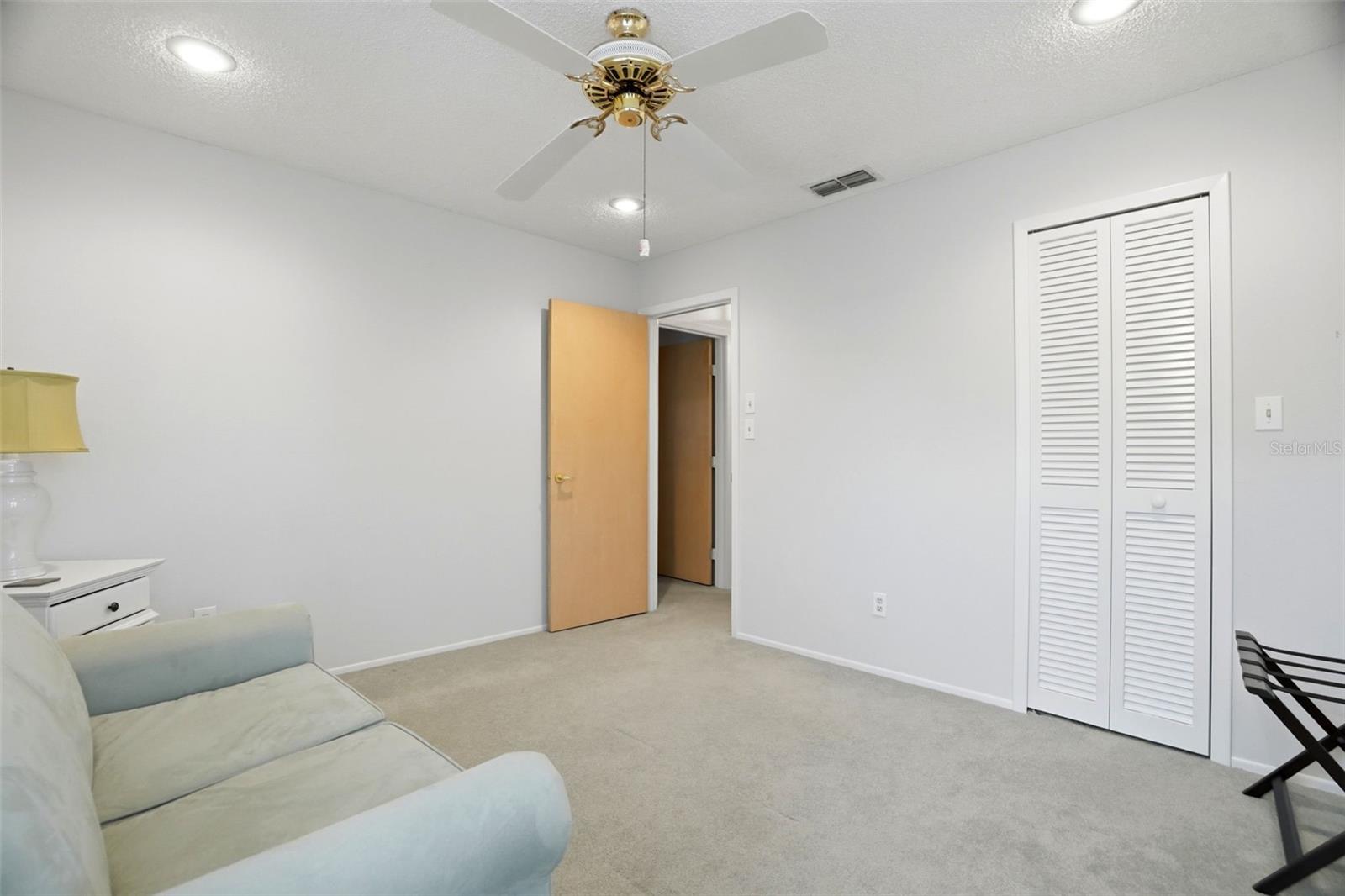 Guest bedroom.