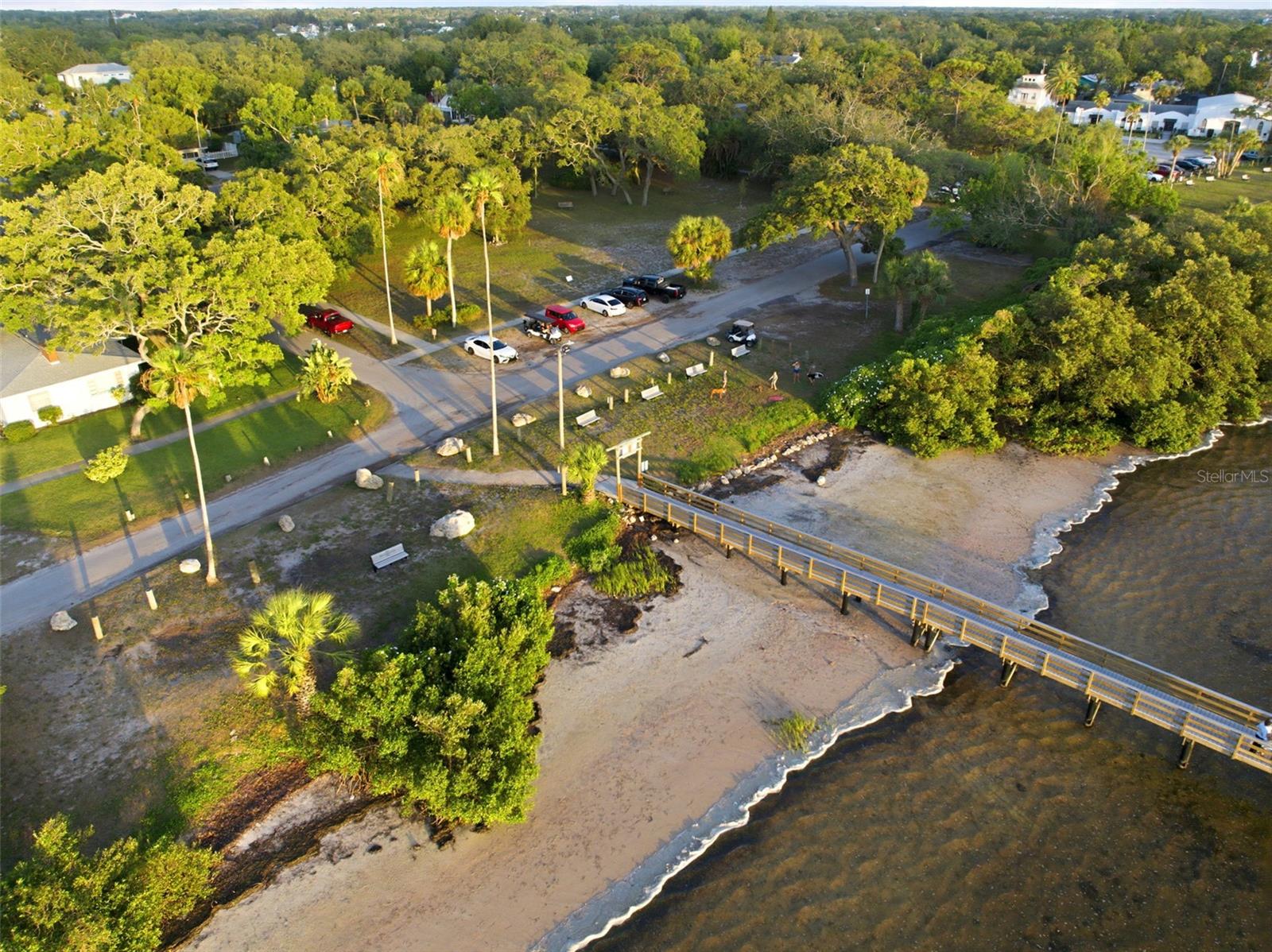 Neighborhood public park, beach and fishing pier.