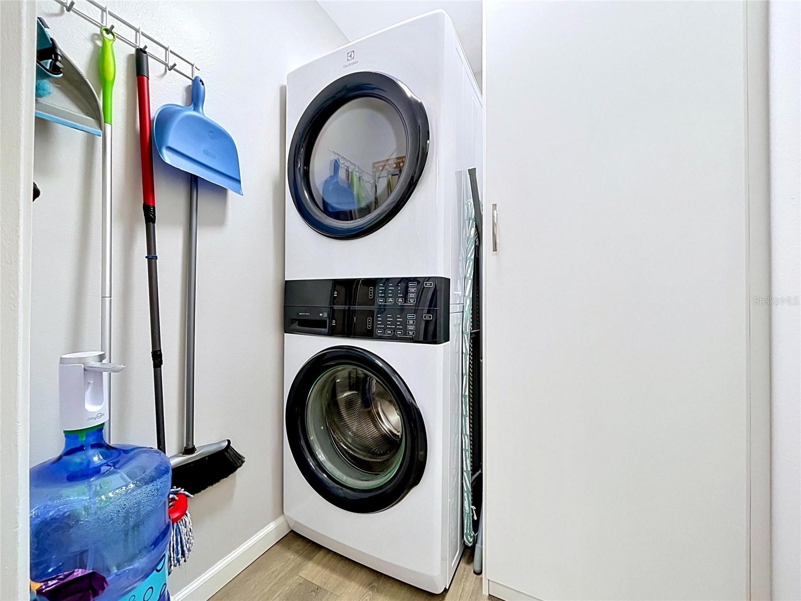 One unit laundry included
