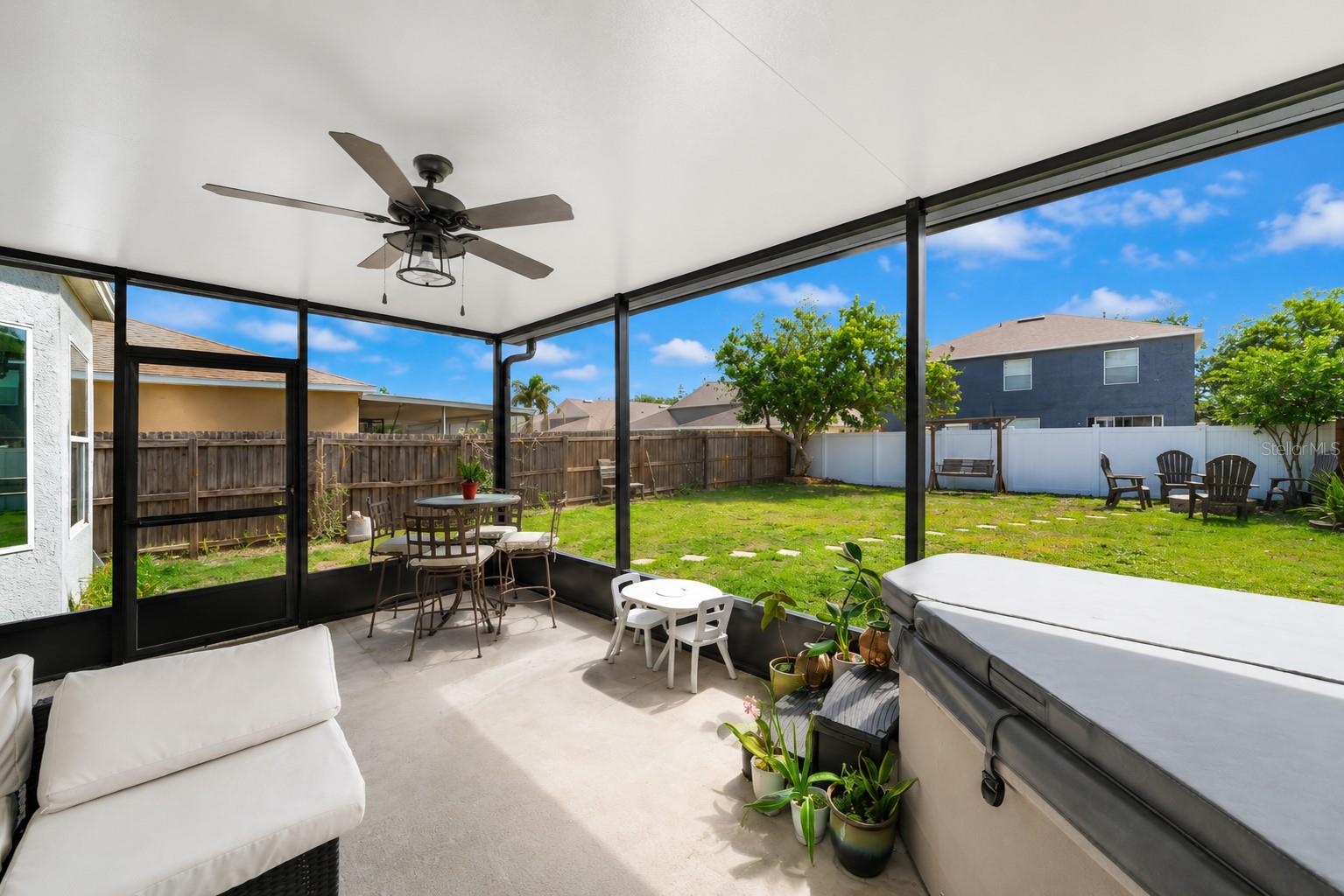 Lanai with ceiling fan