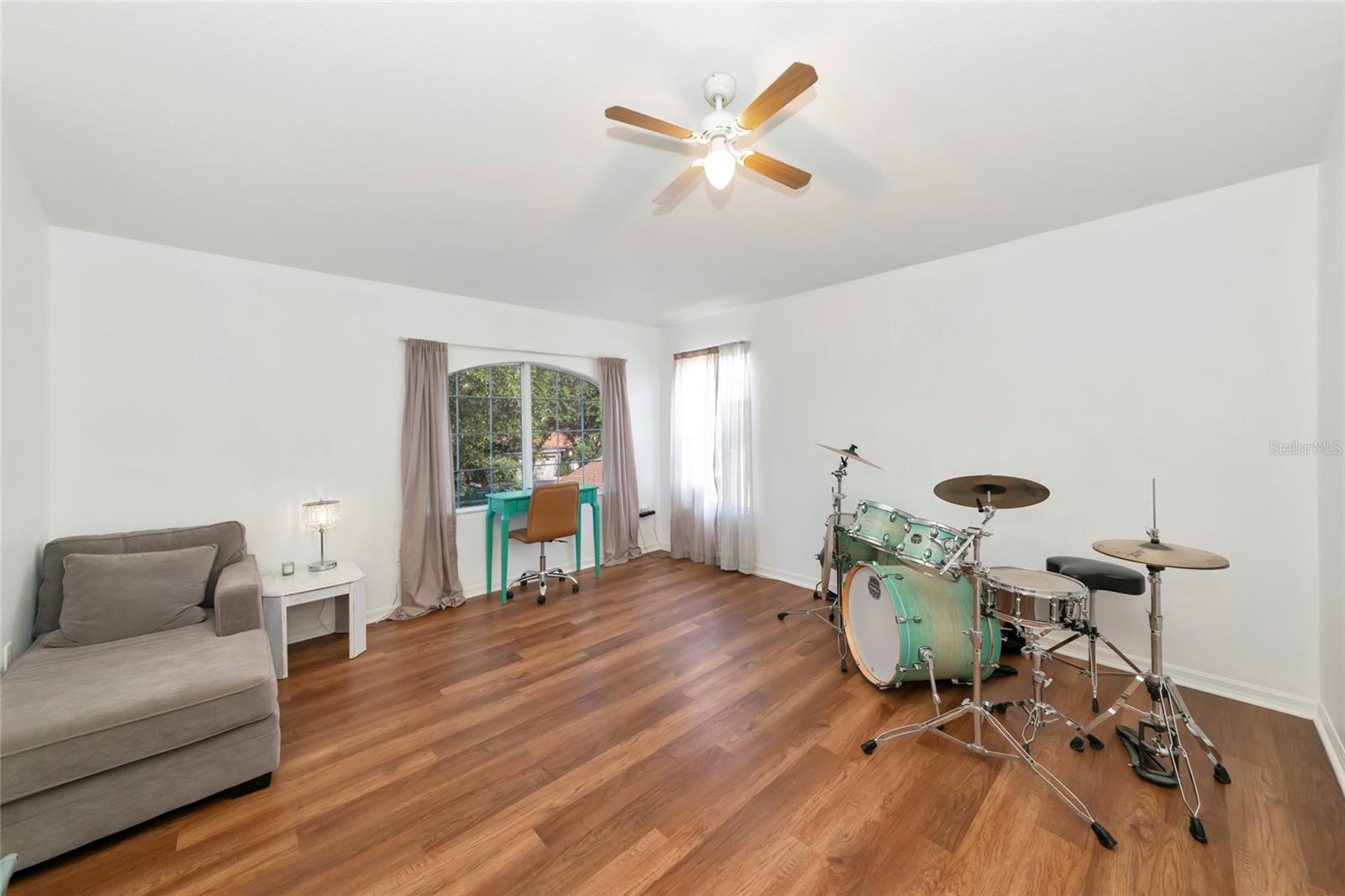 Generous bonus room