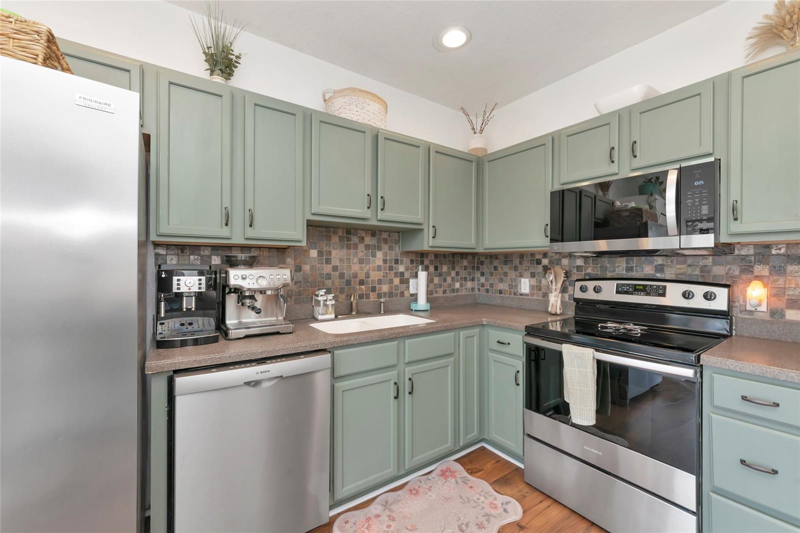 Kitchen with tile backsplash