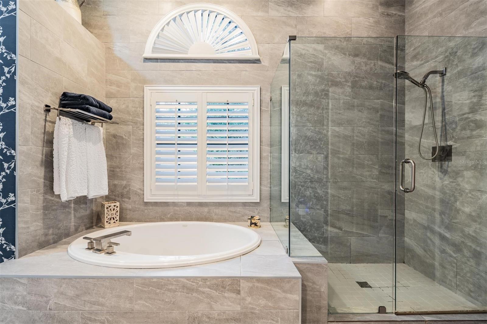 En Suite Bathroom with Garden Tub and Walk In Shower