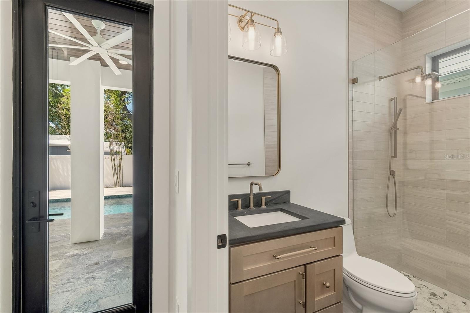 TB8508384