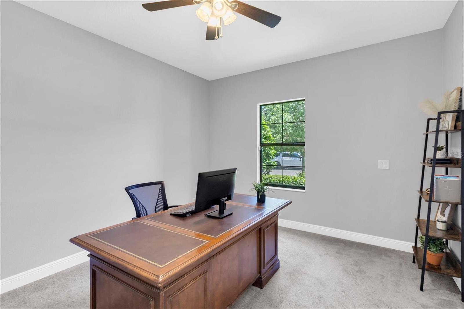 Den / Formal Office