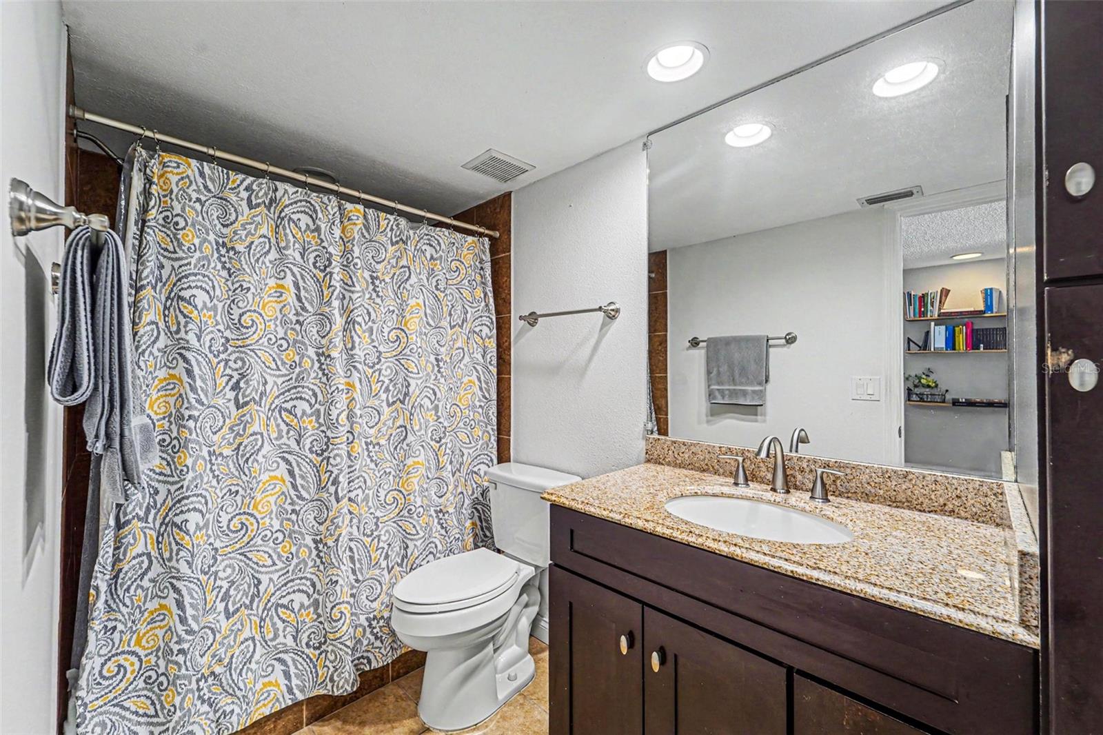 Ensuite bathroom in the primary bedroom