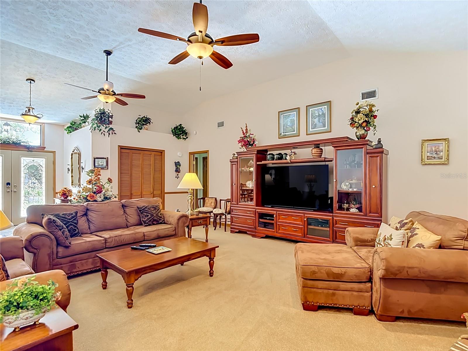 LIVING/GREAT ROOM