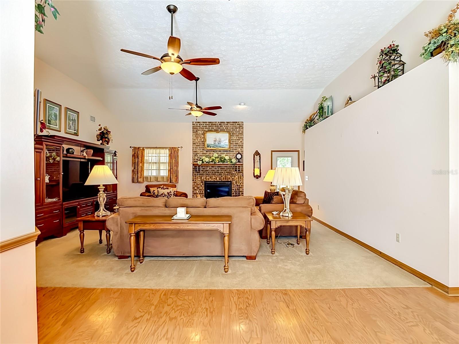 LIVING/GREAT ROOM