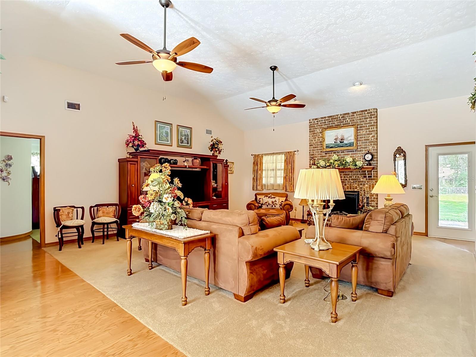 LIVING/GREAT ROOM