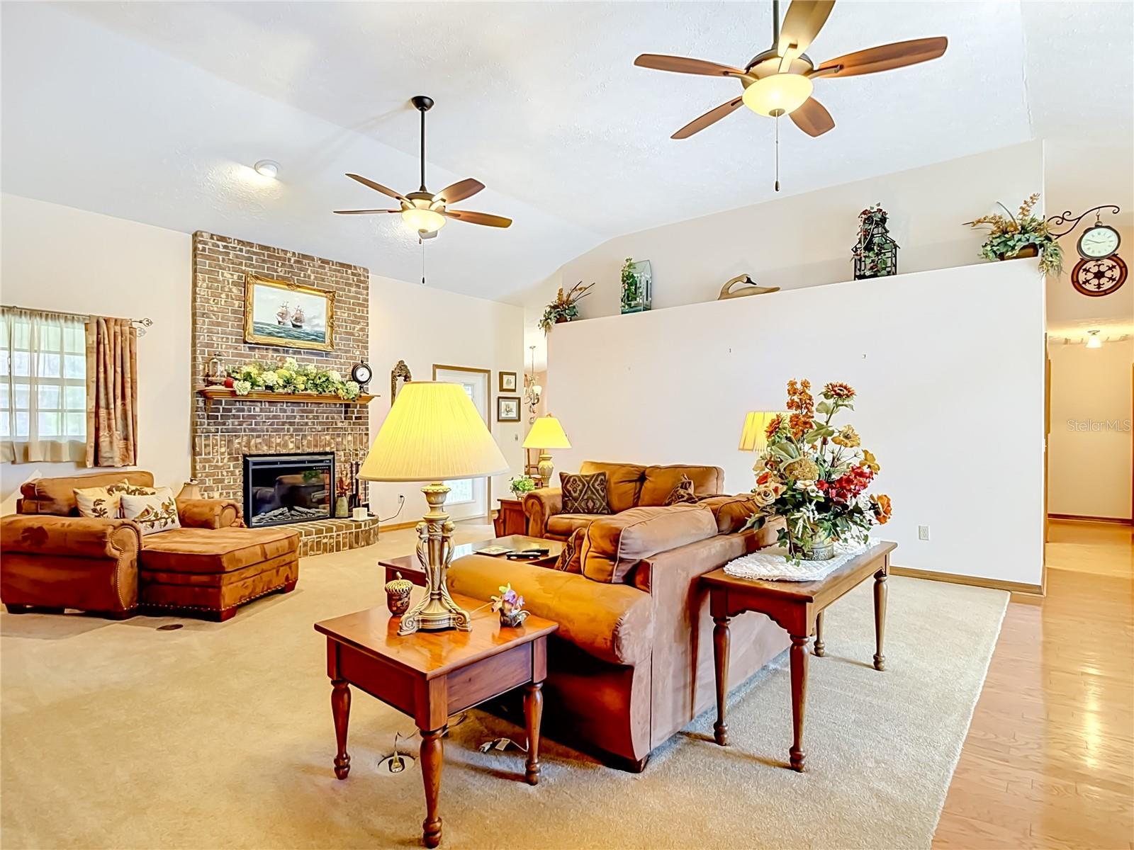LIVING/GREAT ROOM