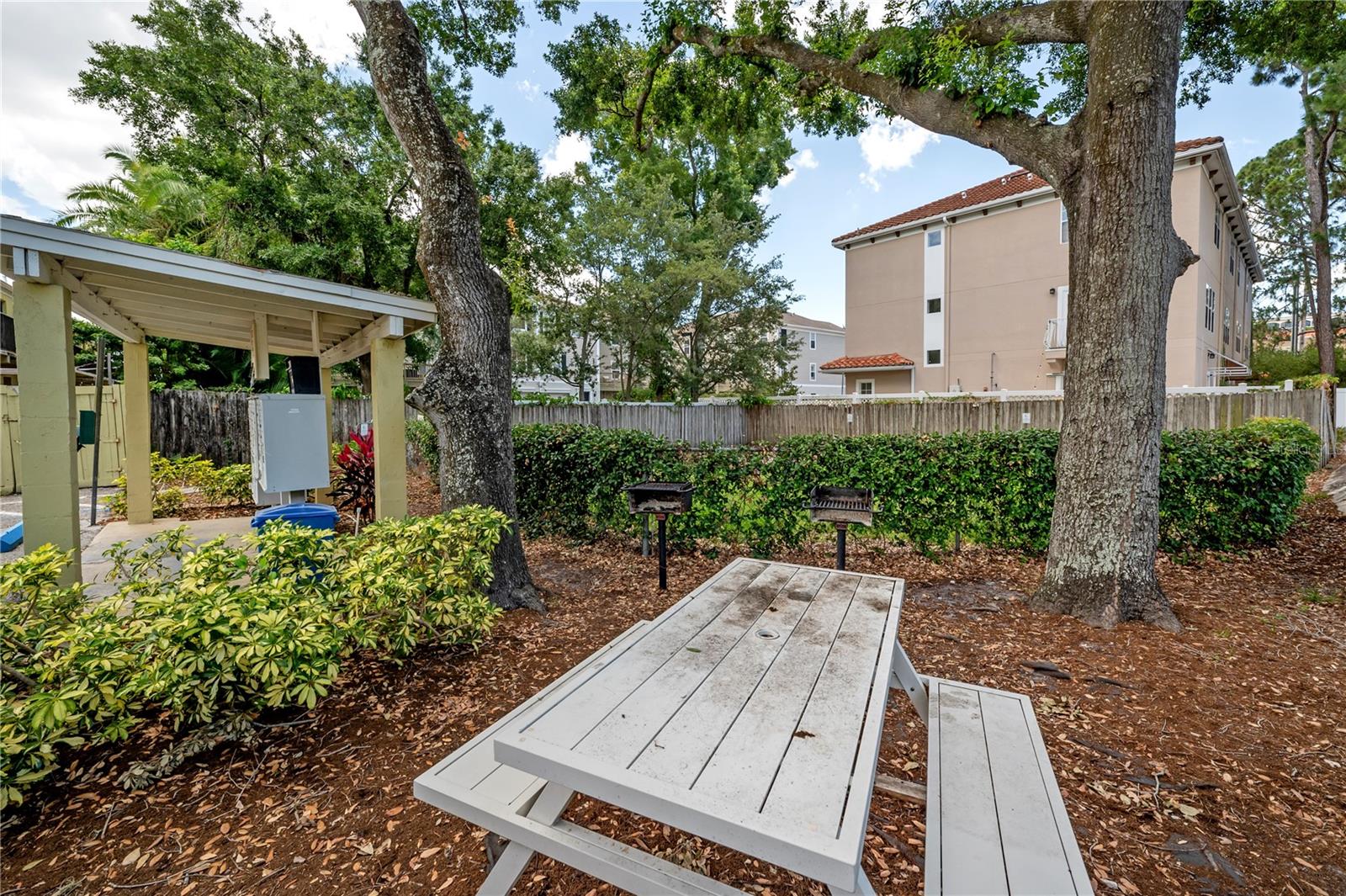 TB8508449