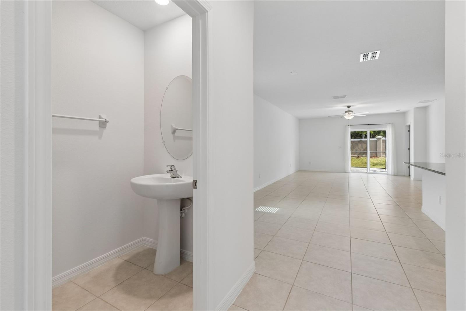 First floor 1/2 bath