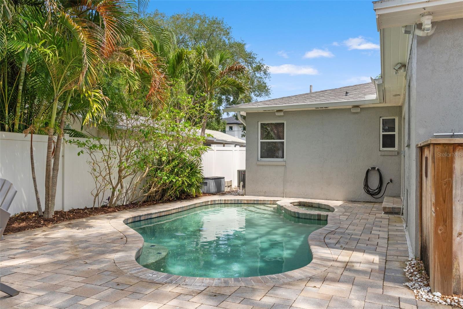 Pool / Back Exterior