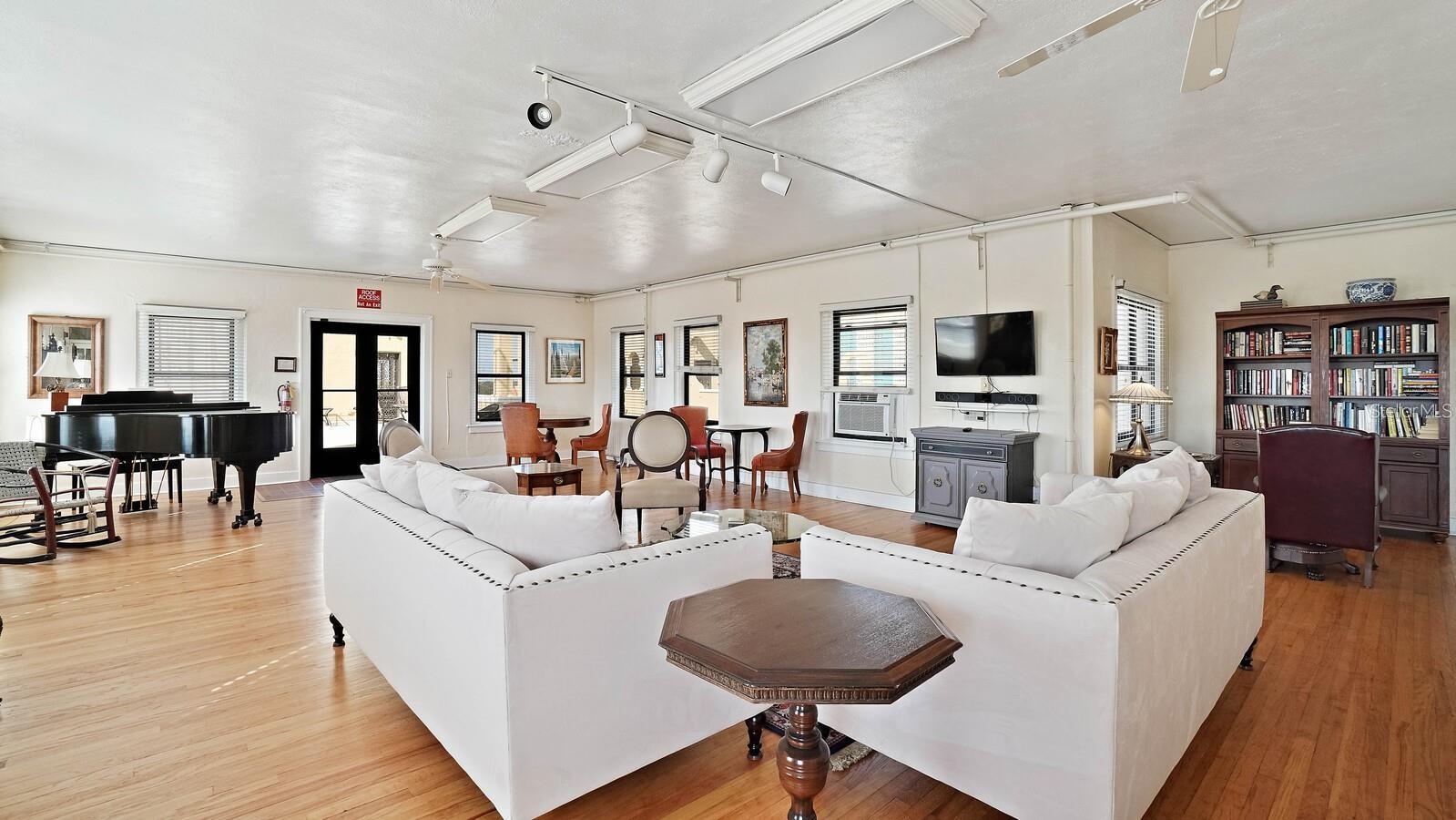 Residents enjoy socializing in the lounges on the top floor.