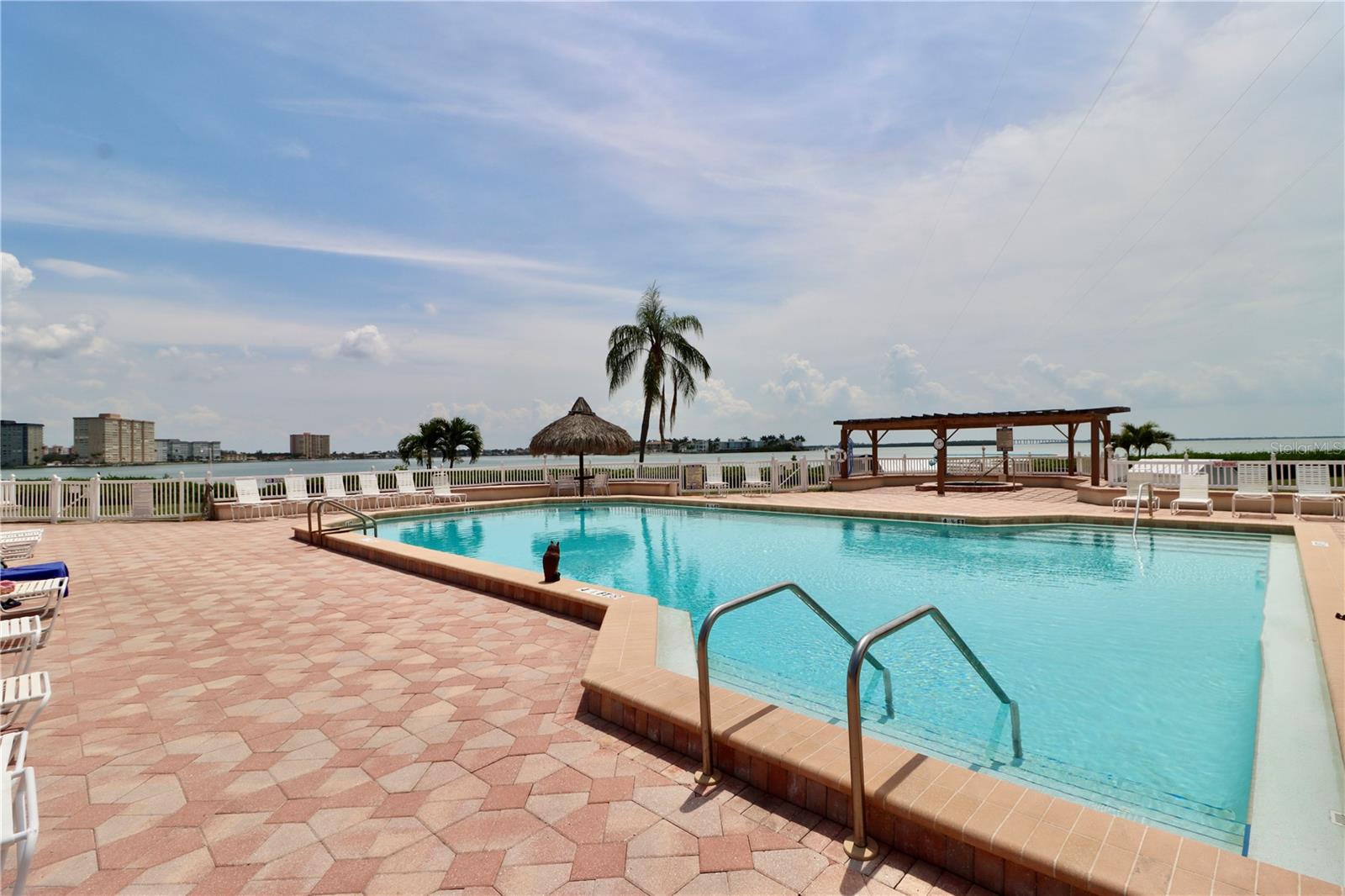 Secondary angle of the Pool