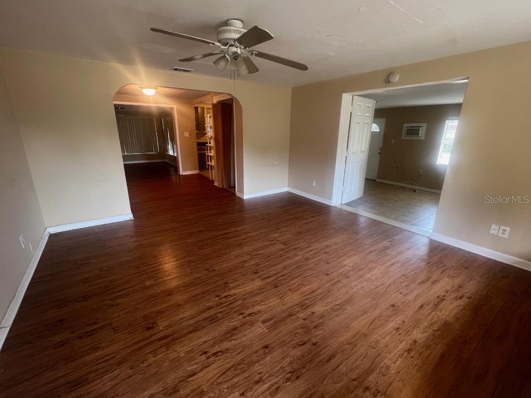 LIVINGROOM