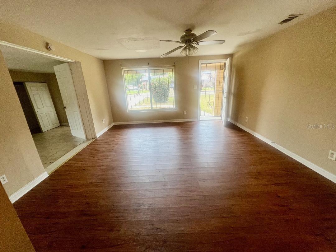 LIVINGROOM