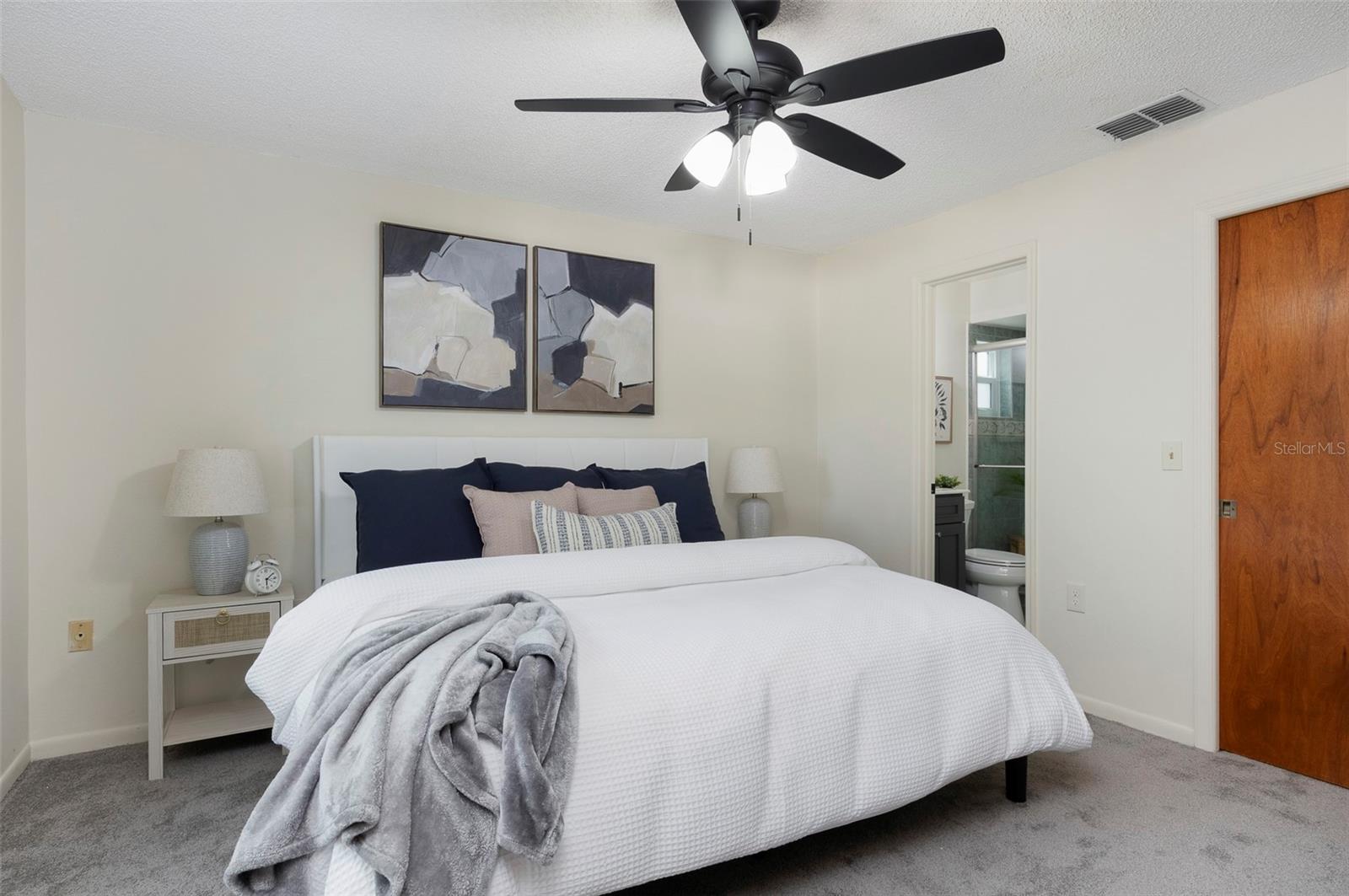Primary Bedroom with En Suite Bathroom and Walk In Closet