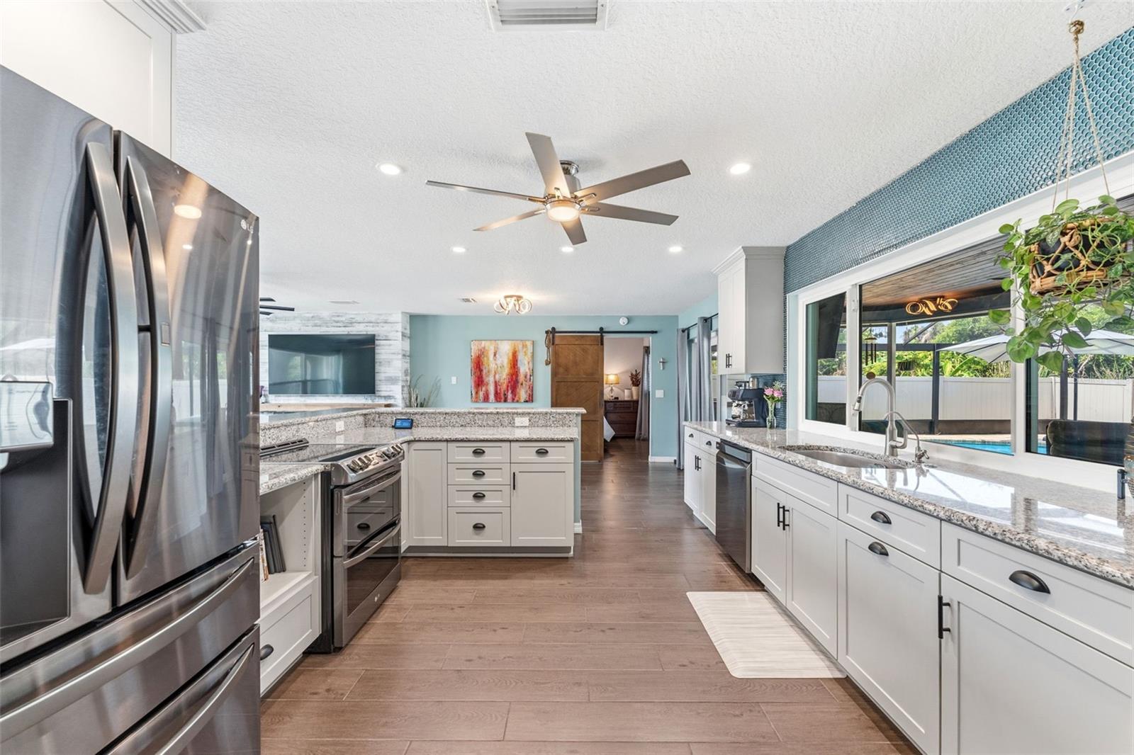 Bright Modern Kitchen