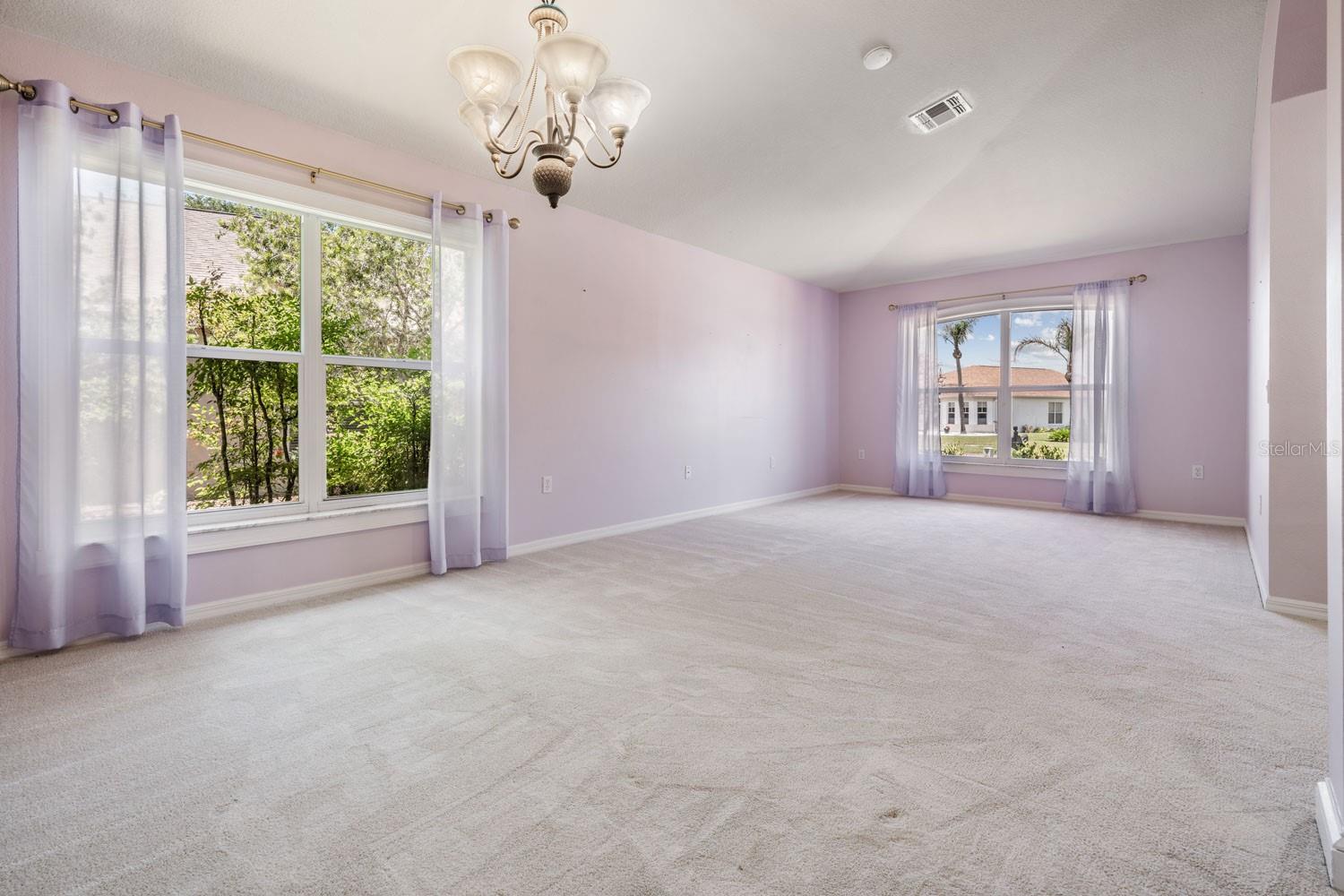 Living room/dining room