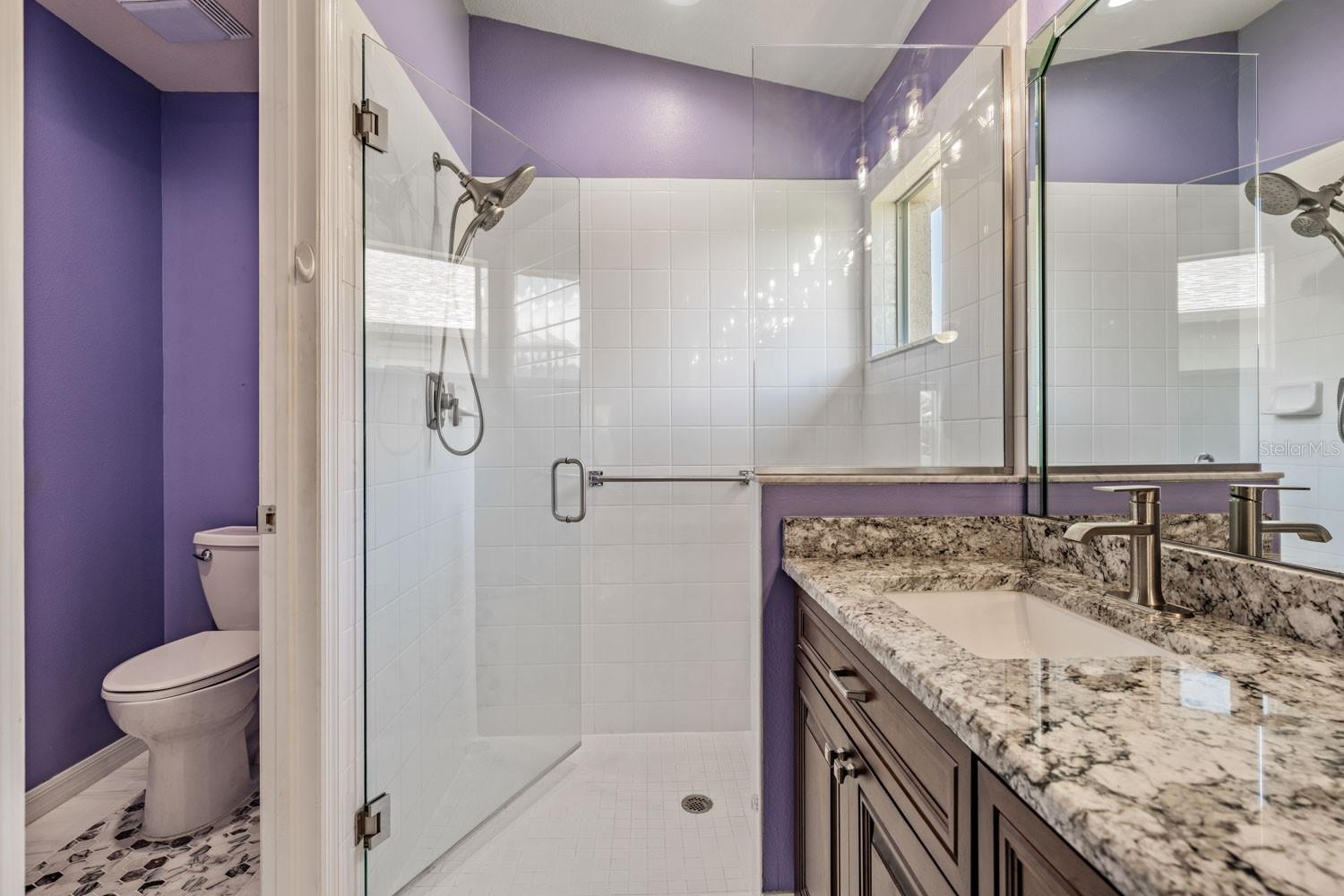double sinks, granite countertops
