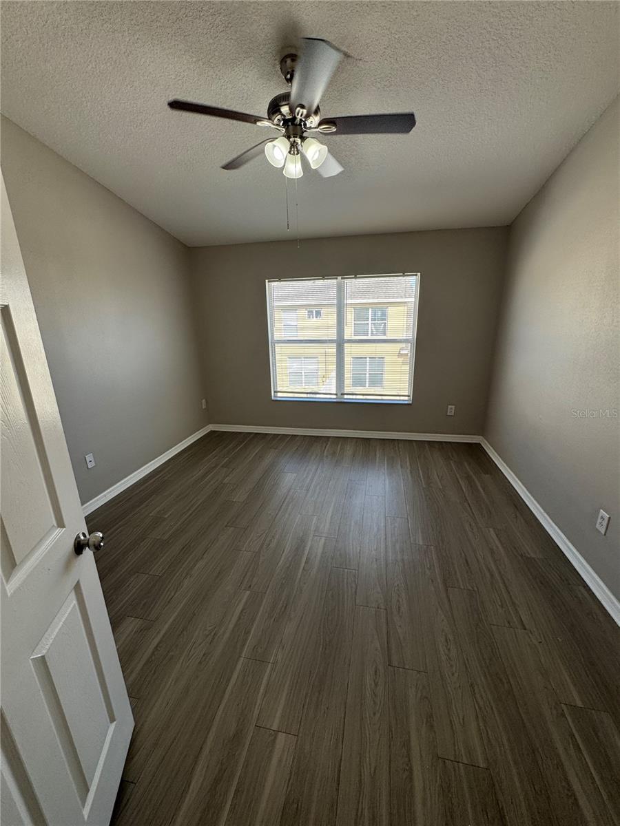 TB8508652