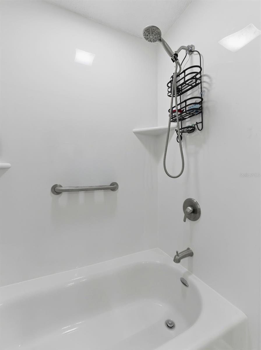 TB8508714